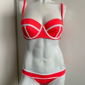 *NWT* Victoria’s Secret The Flirt coral colored bikini 36C / M